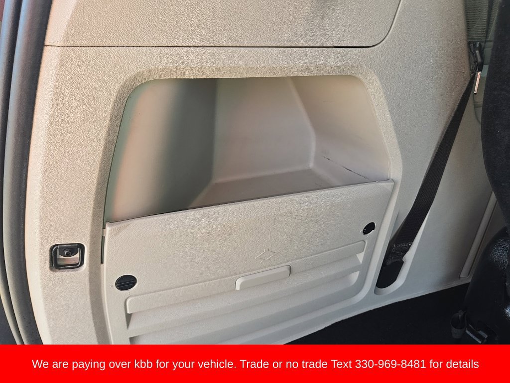 Used 2013 Chrysler Town & Country Touring FWD image 30