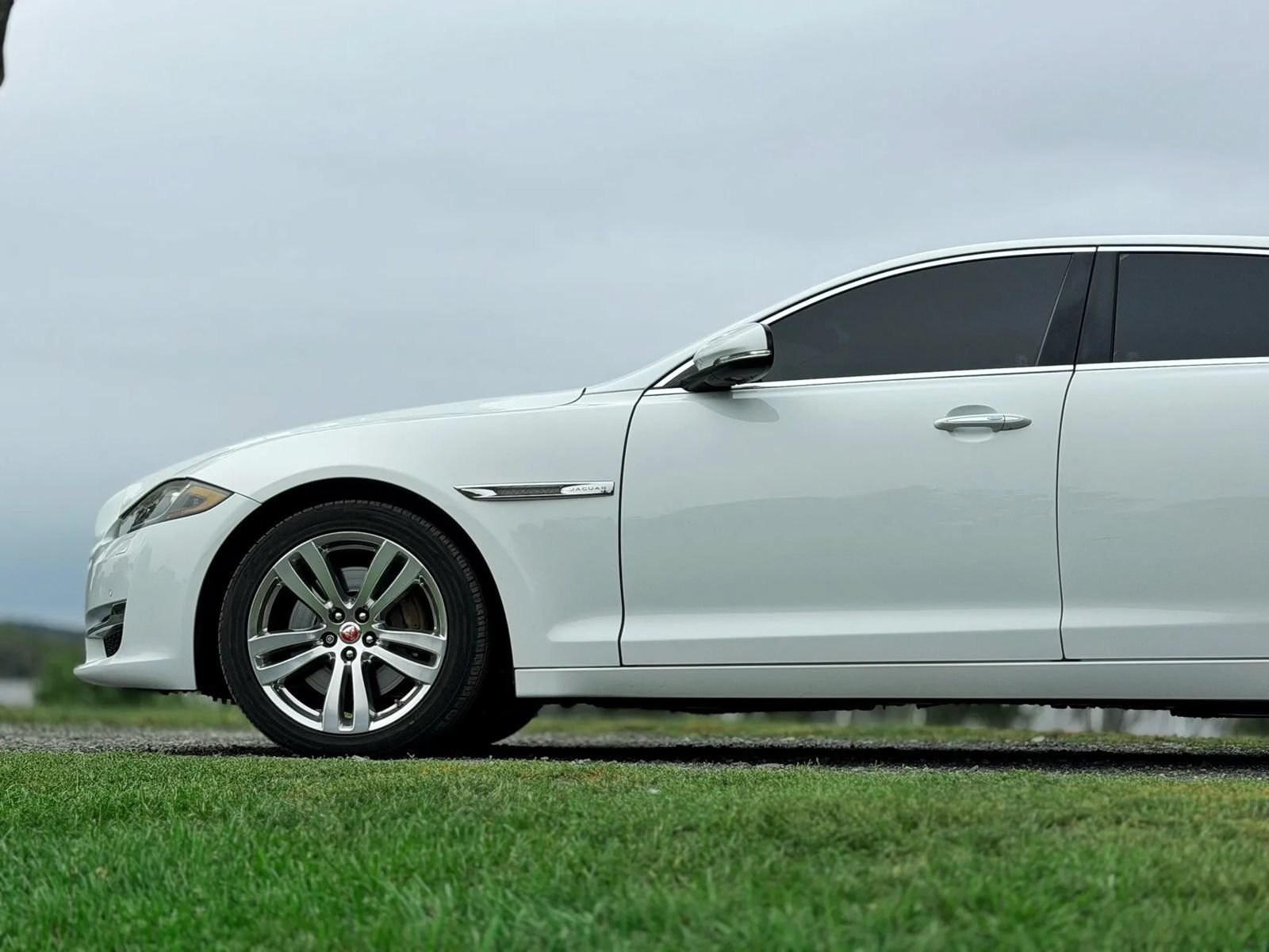 Used 2017 Jaguar XJ L Portfolio AWD/4WD image 17