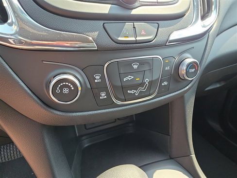 Used 2022 Chevrolet Equinox LT image 16