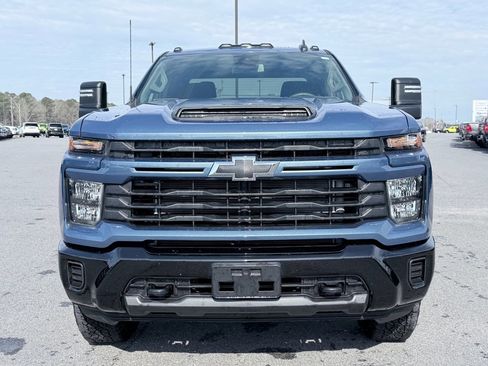 Used 2024 Chevrolet Silverado 2500 Custom w/ Custom Value Package image 3