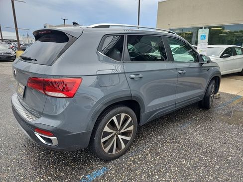 Used 2023 Volkswagen Taos SE FWD image 4