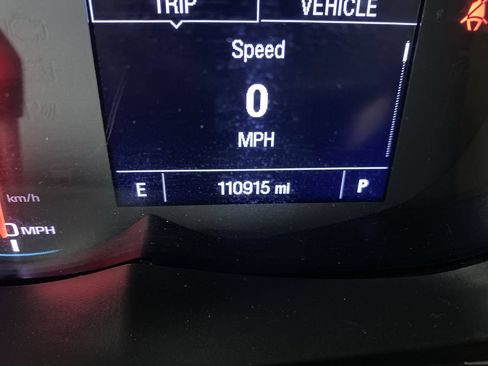 Used 2020 Chevrolet Trax LT w/ LT Convenience Package FWD image 4
