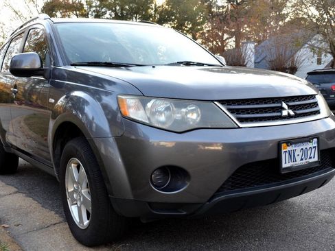 Used 2008 Mitsubishi Outlander ES image 3