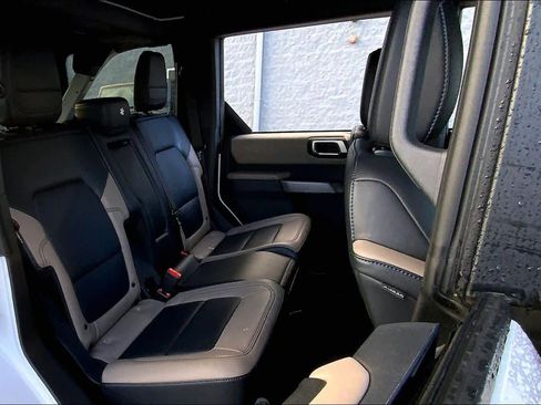 Used 2023 Ford Bronco Wildtrak image 19