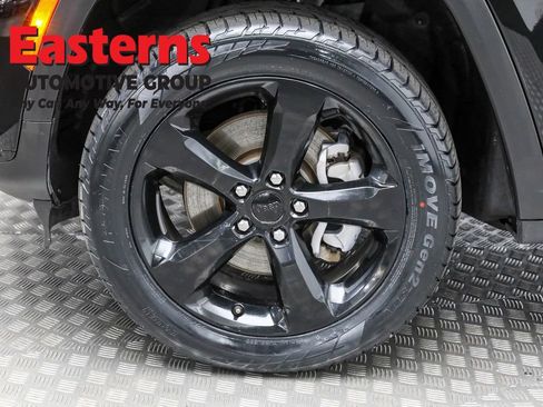 Used 2023 Jeep Grand Cherokee L Laredo image 35