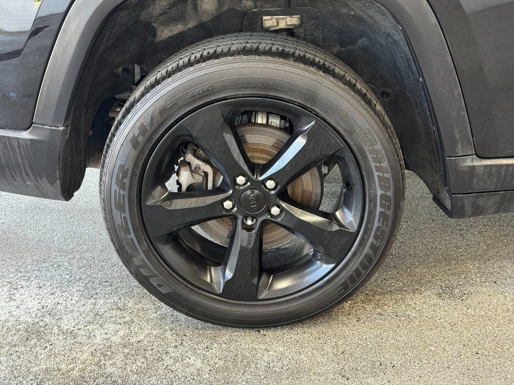 Used 2023 Jeep Grand Cherokee L Limited w/ Black Appearance Package AWD/4WD image 27