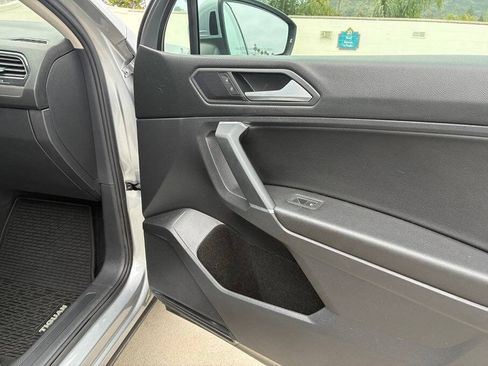 Used 2020 Volkswagen Tiguan SE w/ Panoramic Sunroof Package FWD image 33