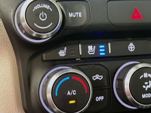 Used 2019 RAM 1500 Laramie w/ Sport Appearance Package AWD/4WD image 24
