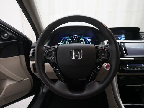 Used 2017 Honda Accord Touring image 4
