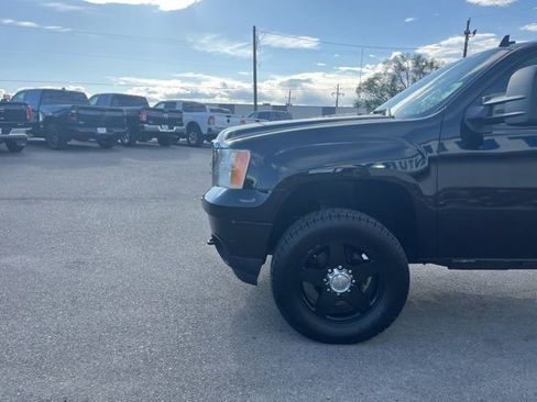 Used 2011 GMC Sierra 2500 Denali w/ Suspension Package, Off-Road AWD/4WD image 8