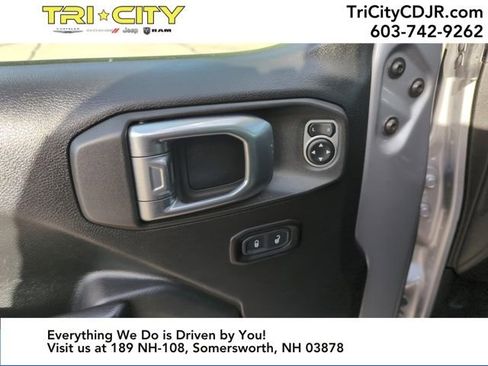 Used 2020 Jeep Gladiator Sport w/ Quick Order Package 24S image 17