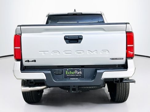 Used 2025 Toyota Tacoma TRD Sport AWD/4WD image 7