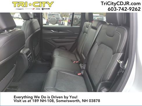 New 2025 Jeep Grand Cherokee Altitude image 24