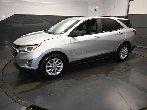 Used 2021 Chevrolet Equinox LS w/ LS Convenience Package image 29