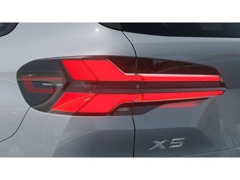 New 2026 BMW X5 xDrive40i w/ M Sport Package AWD/4WD image 8