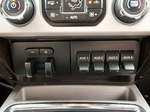 Used 2015 Ford F350 Platinum AWD/4WD image 36