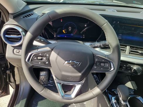 New 2026 Chevrolet Trax LT w/ Midnight Edition FWD image 9