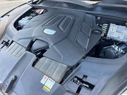Used 2022 Porsche Cayenne AWD/4WD image 28