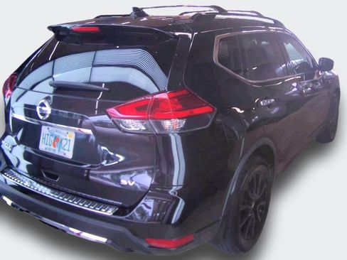 Used 2017 Nissan Rogue SV w/ Midnight Edition FWD image 3