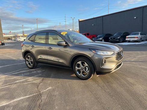 Used 2025 Ford Escape ST-Line Select image 2