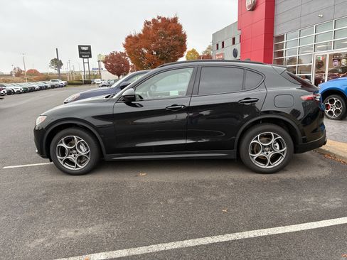 New 2025 Alfa Romeo Stelvio Sprint image 6