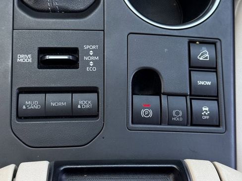 Used 2023 Toyota Highlander XLE AWD/4WD image 43