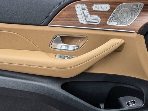 New 2026 Mercedes-Benz GLS 580 4MATIC image 7
