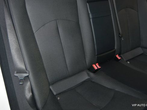 Used 2009 Mercedes-Benz E 550 Sedan image 25