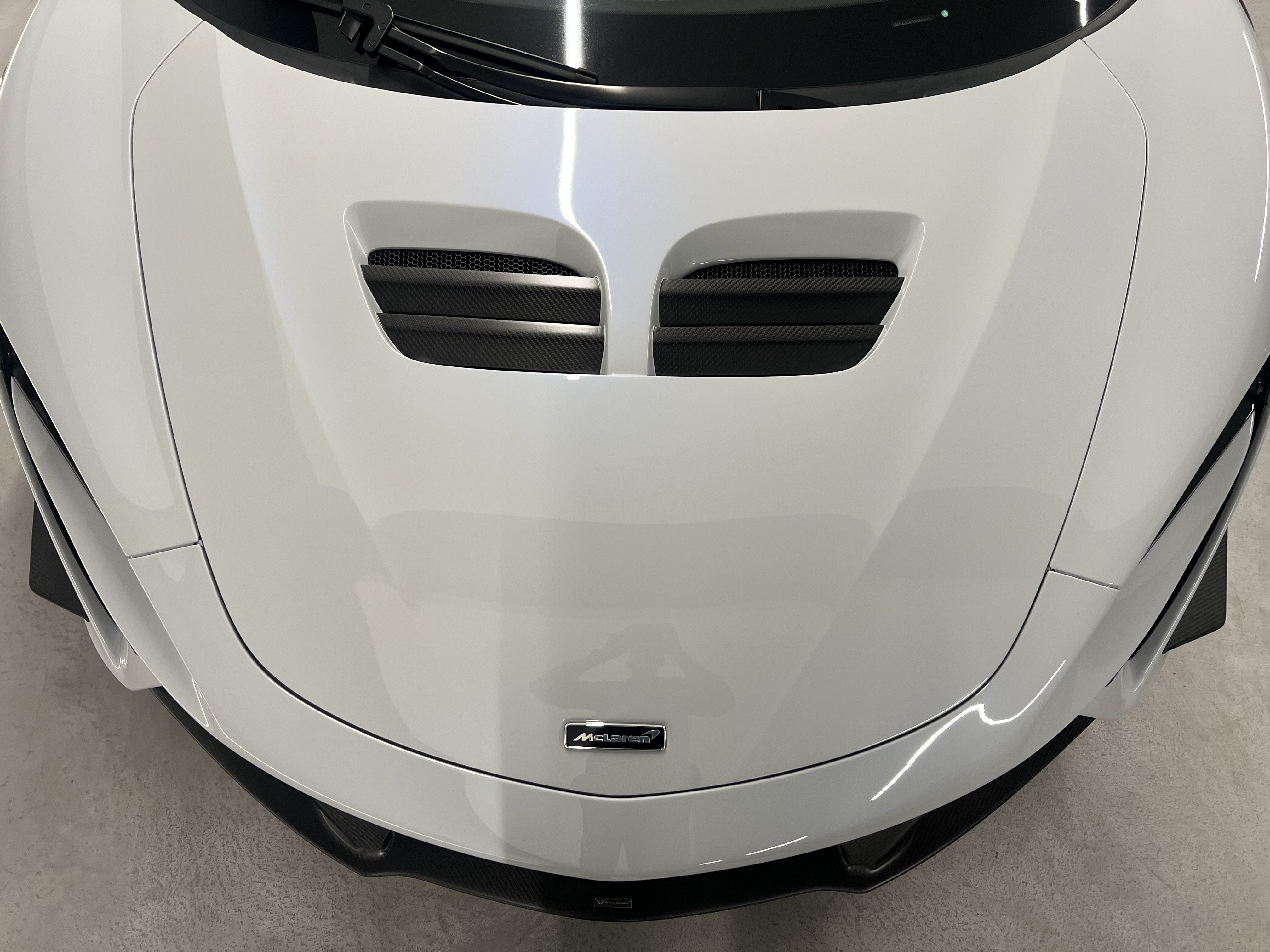 Used 2023 McLaren Artura RWD image 34