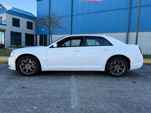 Used 2015 Chrysler 300 S image 8