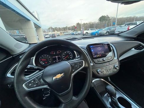 Used 2022 Chevrolet Malibu LT image 19