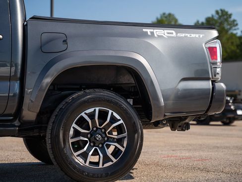 Used 2022 Toyota Tacoma TRD Sport w/ Technology Package RWD image 9