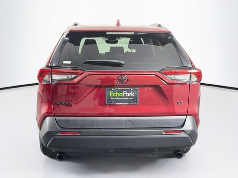 Used 2021 Toyota RAV4 LE FWD image 7