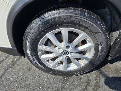 Used 2018 Nissan Rogue SV AWD/4WD image 11