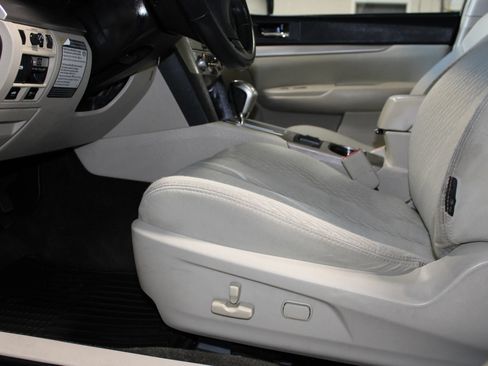 Used 2012 Subaru Legacy 2.5i Premium AWD/4WD image 20