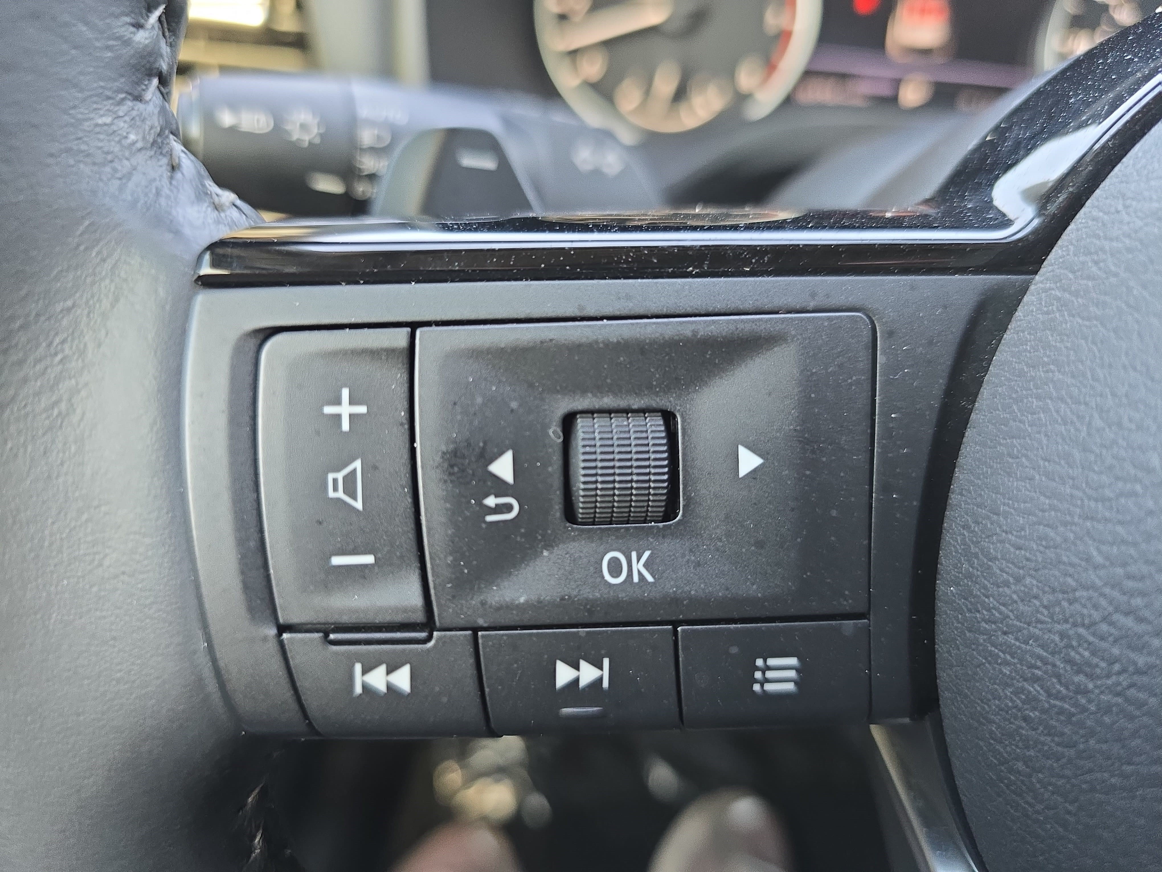 Used 2023 Nissan Rogue SV w/ SV Premium B Package FWD image 17