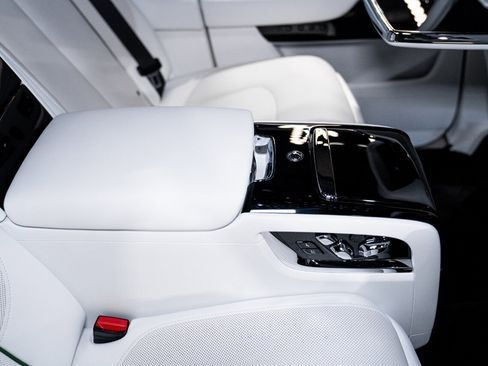 Used 2023 Rolls-Royce Cullinan image 19