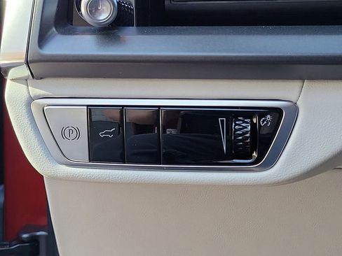 Used 2026 Cadillac Vistiq Sport image 21