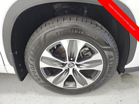 Used 2023 Toyota Highlander XLE AWD/4WD image 8