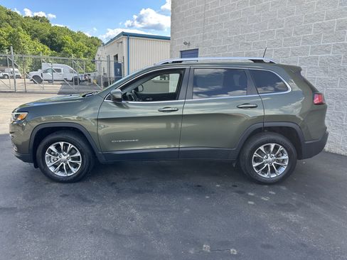 Used 2019 Jeep Cherokee Latitude Plus AWD/4WD image 4
