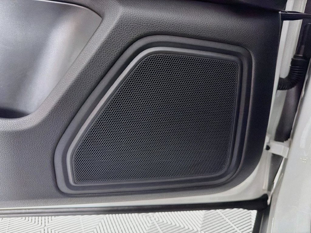 Certified 2023 Porsche Macan AWD/4WD image 21