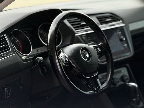 Used 2019 Volkswagen Tiguan SE w/ Panoramic Sunroof Package image 10