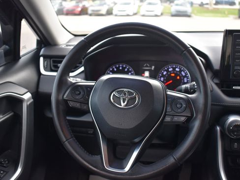 Used 2020 Toyota RAV4 XLE Premium FWD image 36