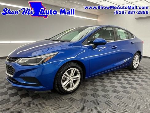 Used 2018 Chevrolet Cruze LT image 1