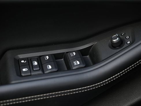 Used 2025 Jeep Grand Cherokee Limited w/ Luxury Tech Group II image 16