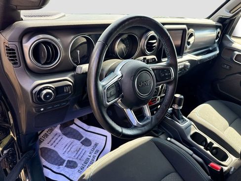 Used 2023 Jeep Wrangler Unlimited Rubicon 4xe w/ Cold Weather Group AWD/4WD image 10