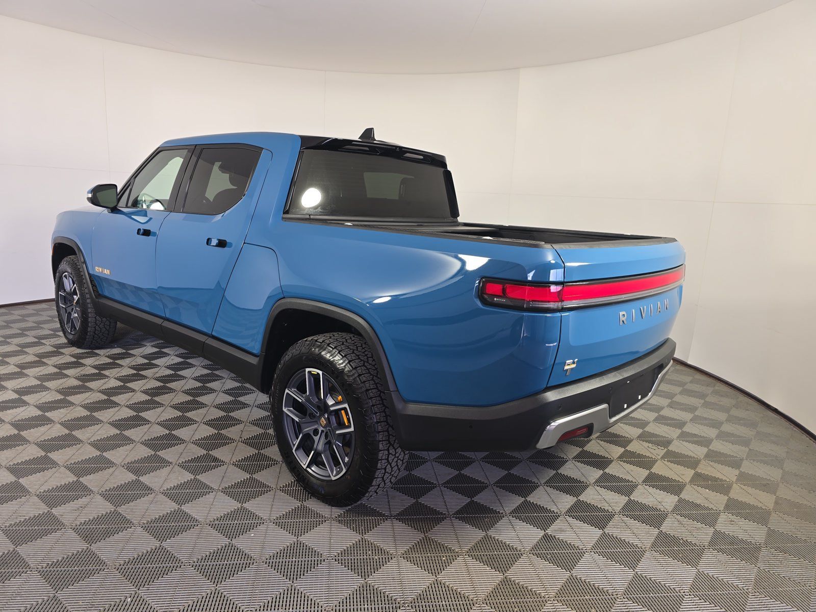 Used 2022 Rivian R1T Launch Edition AWD/4WD image 3