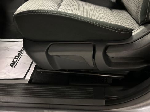 Used 2022 Nissan Rogue S image 11