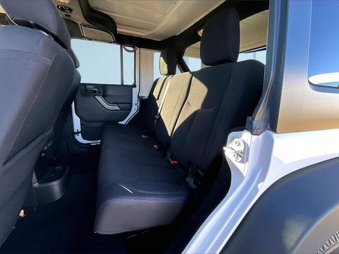 Used 2018 Jeep Wrangler Unlimited Sport S image 25