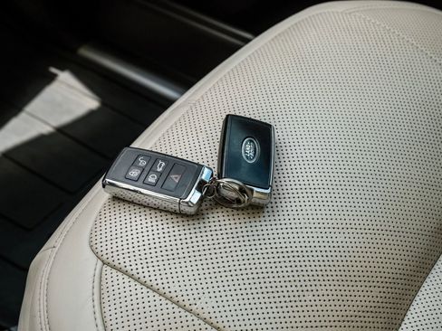 Used 2019 Land Rover Range Rover Supercharged AWD/4WD image 60
